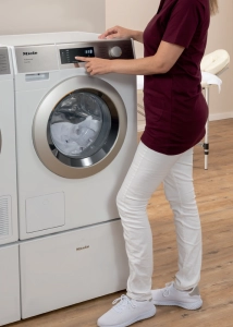 Pralnica z cokołem MIELE, półprofesjonalna 8kg/64L z pompą spustową SmartBiz PWM 1108 moc 2,4kW/230V + cokół z szufladą