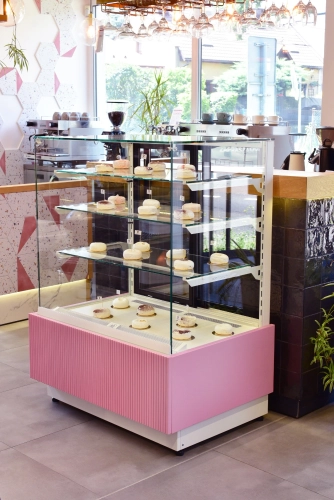 Witryna cukiernicza chłodnicza Dolce Visione Premium 1300 Bianco | podświetlany cokół | białe wnętrze | 1300x670x1300 mm