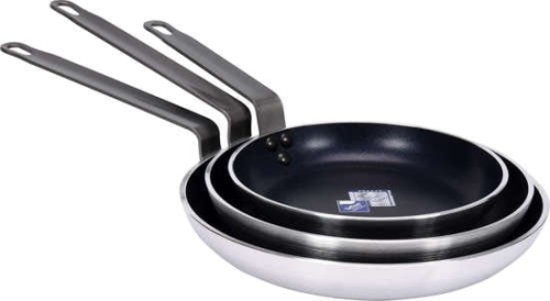pol_pm_PATELNIA-ALUMINIOWA-Z-POWLOKA-TEFLON-PLATINUM-PLUS-240MM-10010505_10.jpg